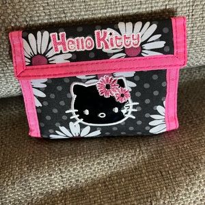 Hello kitty daisy polka dot wallet